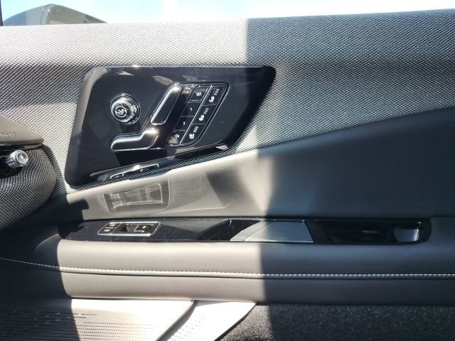 New 2025 Cadillac Optiq Luxury 2 image 37