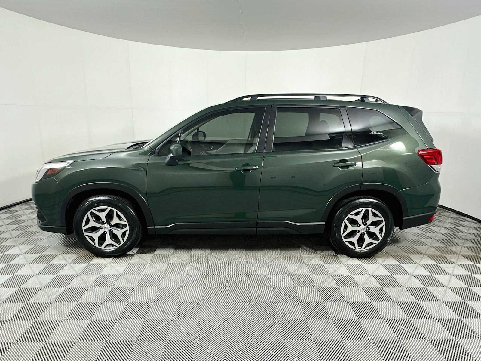 Certified 2024 Subaru Forester Premium AWD/4WD image 4