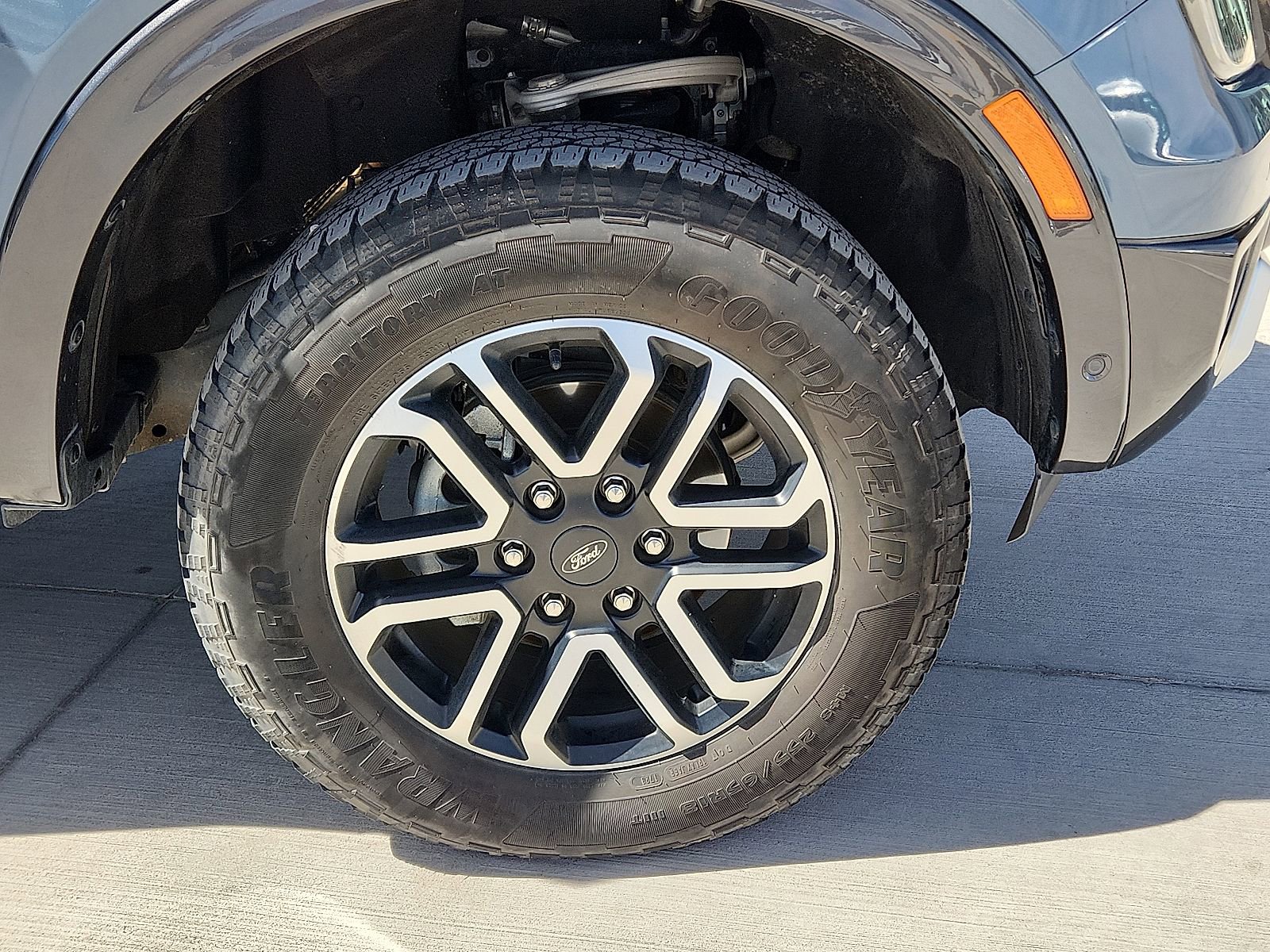 Used 2024 Ford Ranger Lariat w/ Trailer Tow Package image 7