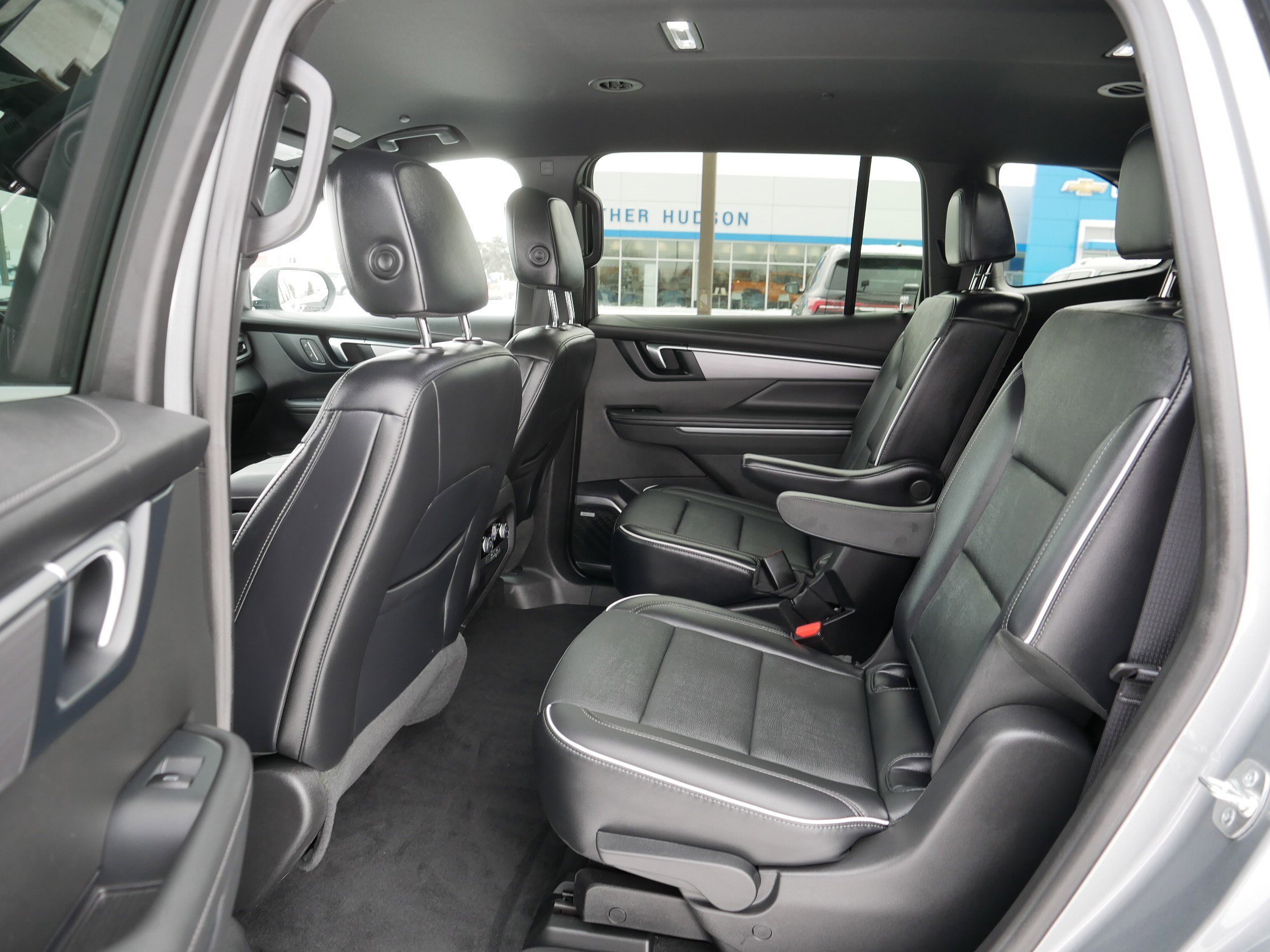 Used 2025 Buick Enclave Preferred image 35