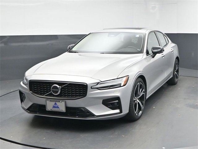 Used 2023 Volvo S60 B5 Plus w/ Climate Package image 3