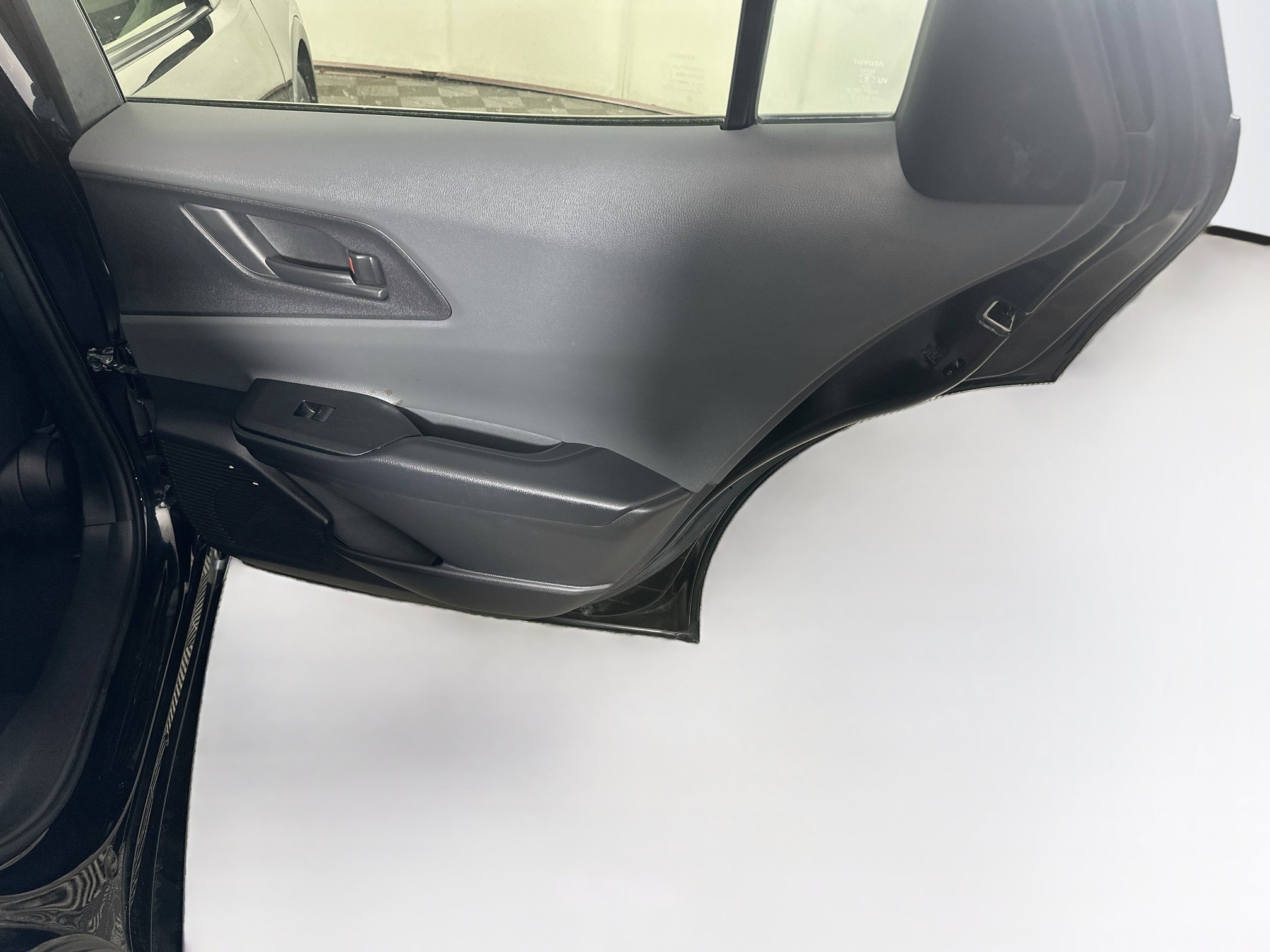Used 2025 Toyota Prius LE FWD image 30