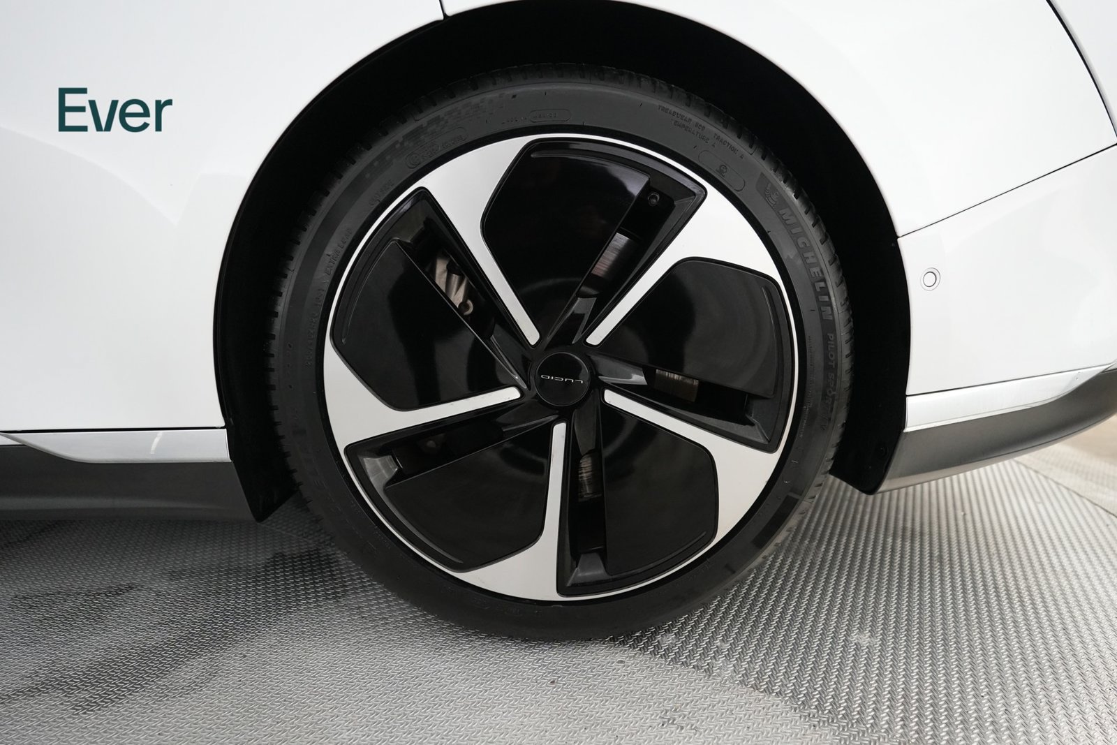 Used 2024 Lucid Air Touring AWD/4WD image 9