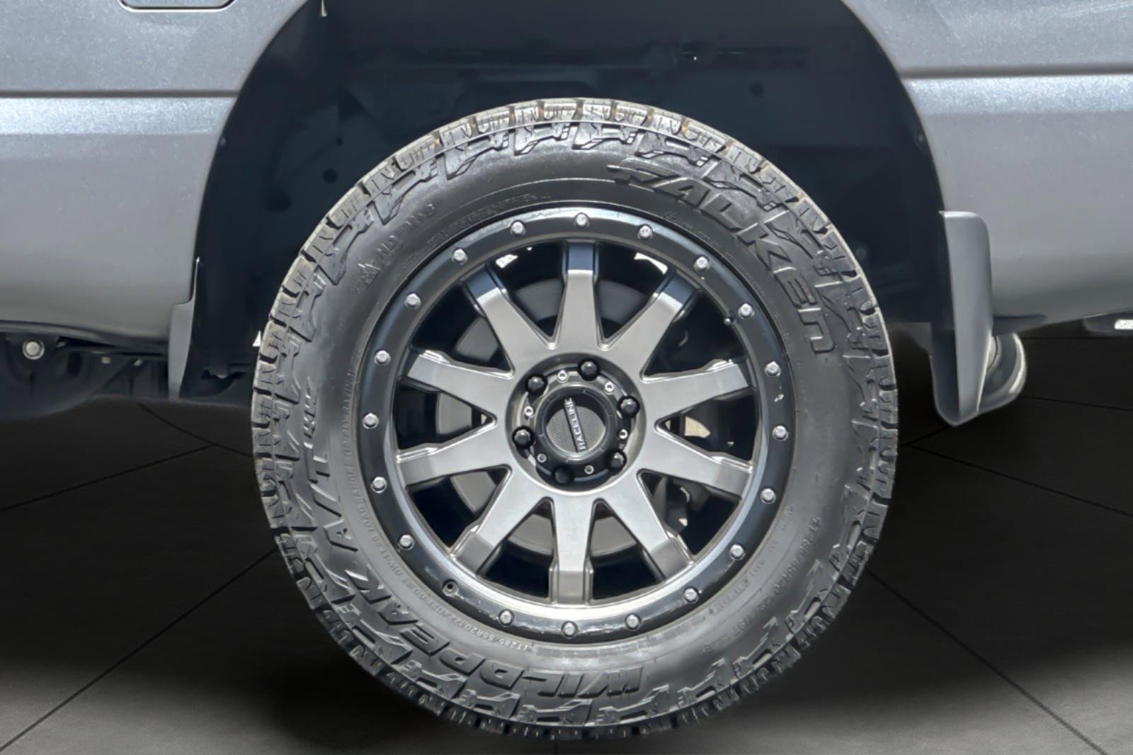 Used 2019 Nissan Titan SV w/ SV Convenience Package image 25