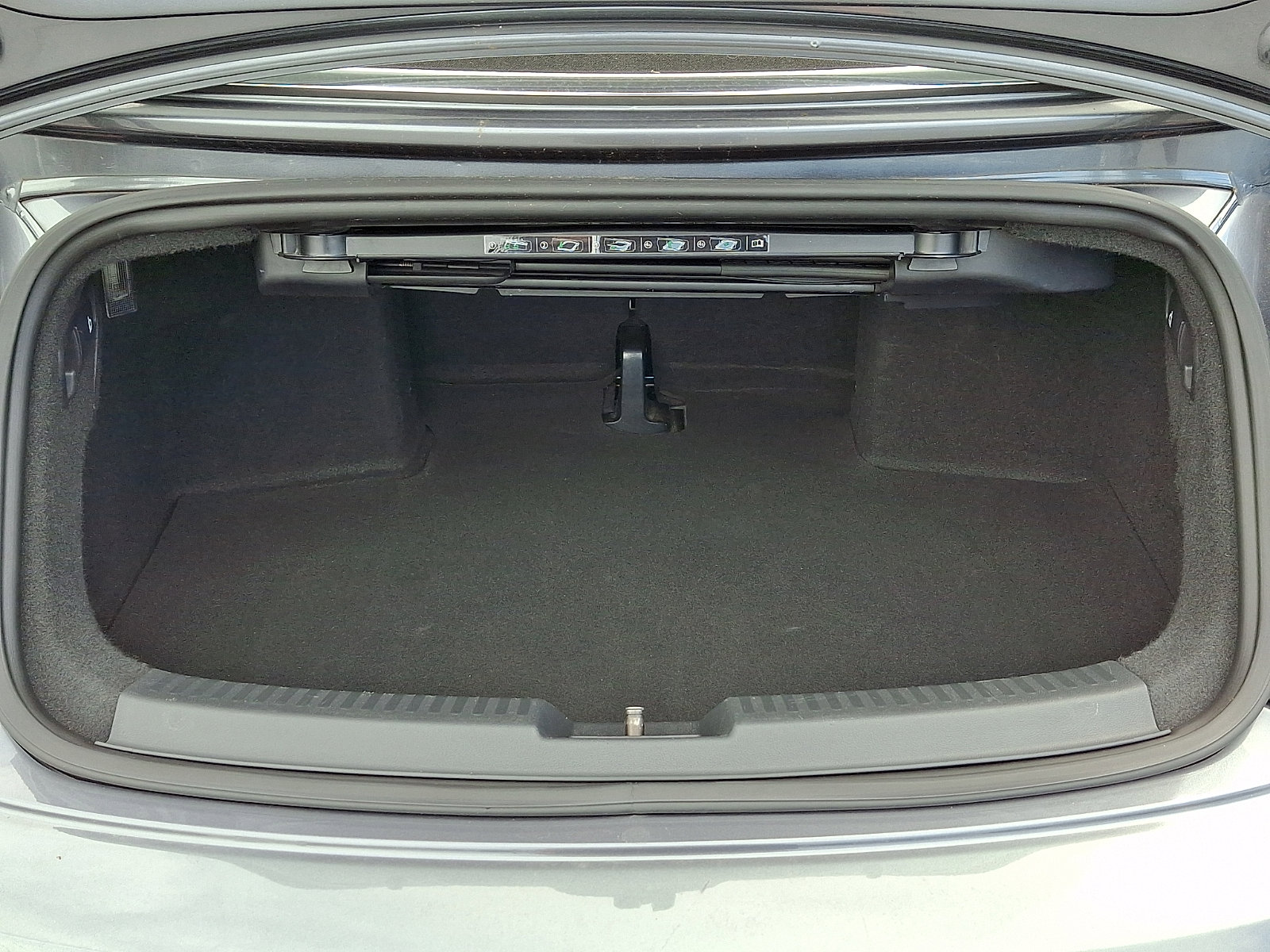 Used 2014 Volkswagen Beetle TDI FWD image 28
