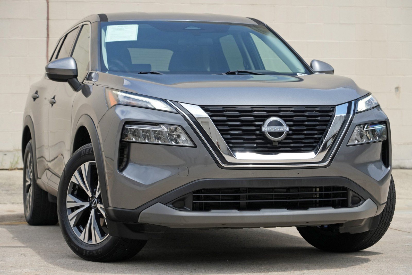 Used 2022 Nissan Rogue SV FWD image 2