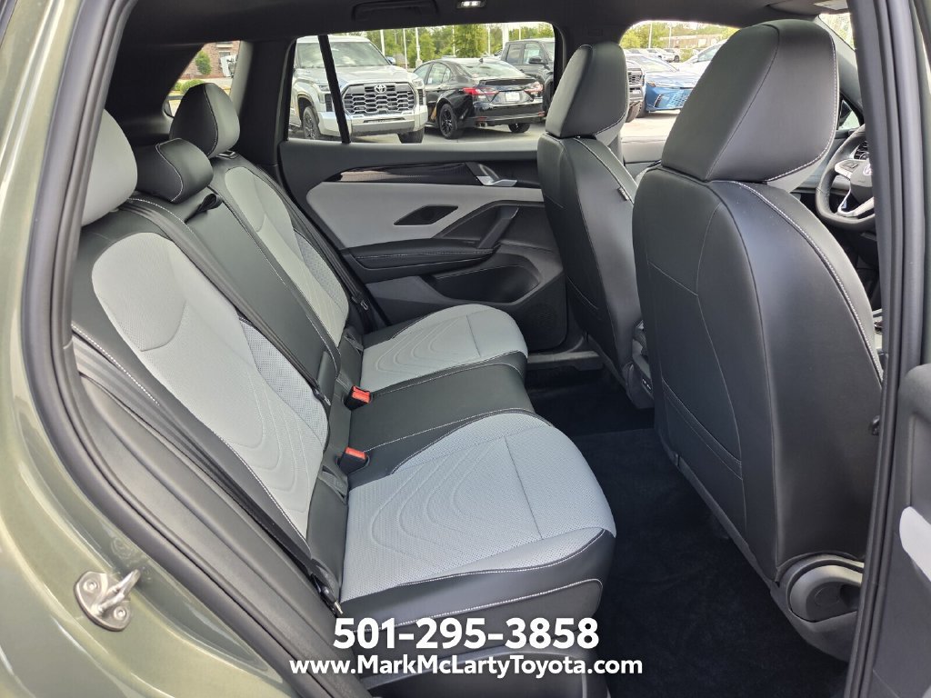 Used 2026 Volkswagen Tiguan SE R-Line FWD image 14