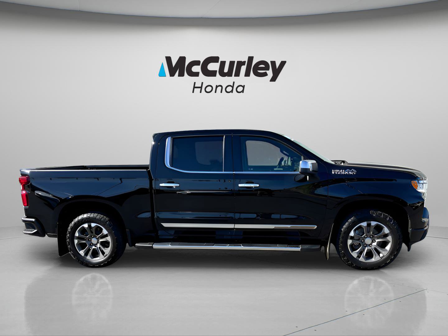 Used 2022 Chevrolet Silverado 1500 High Country image 2