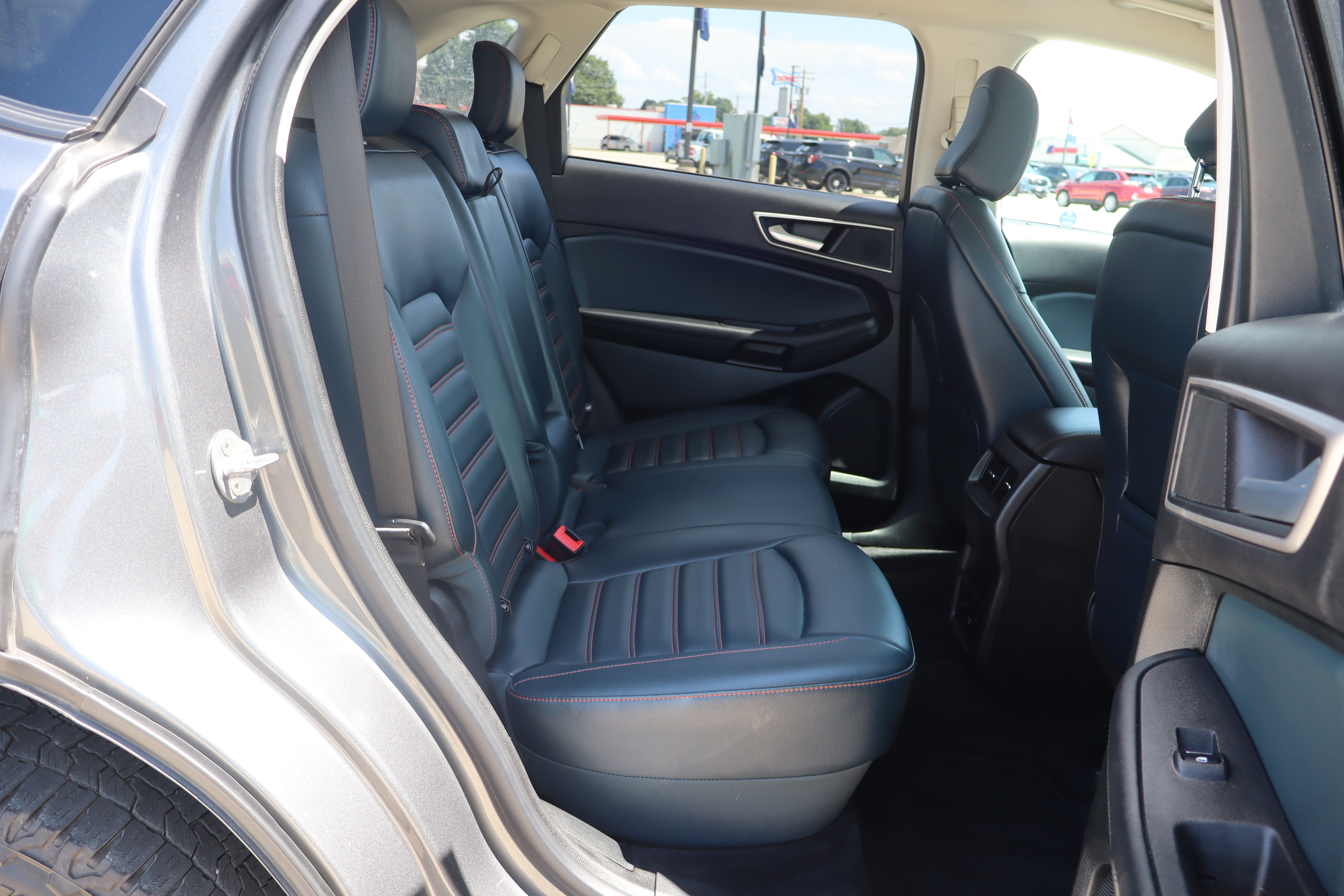 Used 2023 Ford Edge SEL w/ Sport Appearance Package AWD/4WD image 12
