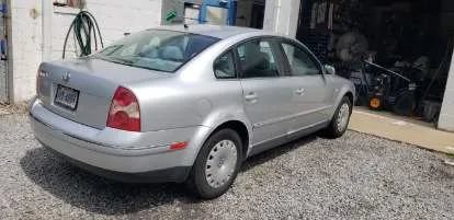 Used 2004 Volkswagen Passat GL FWD image 2