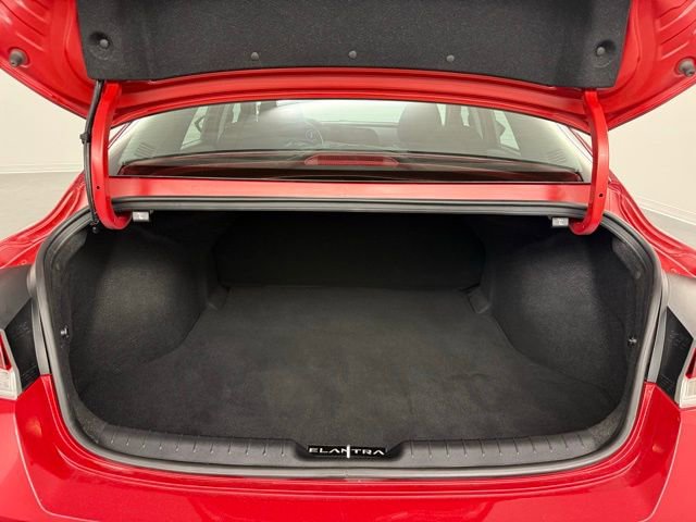 Used 2023 Hyundai Elantra SEL w/ Convenience Package image 33