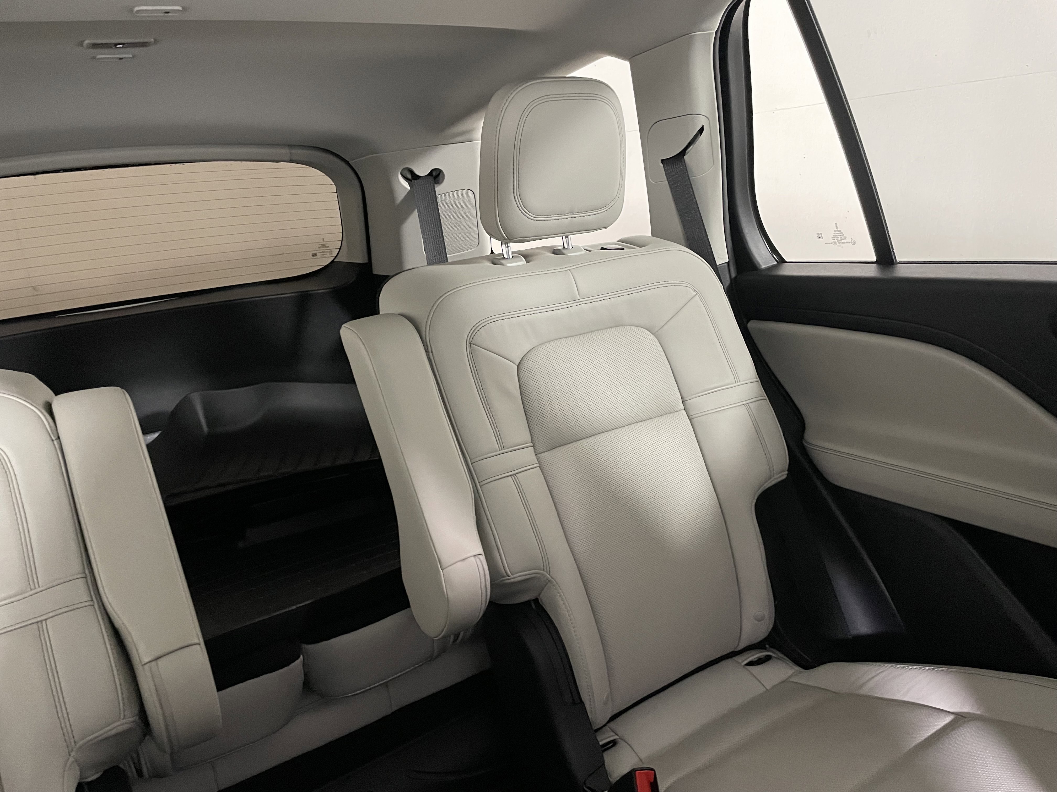 Used 2025 Lincoln Aviator Reserve w/ Luxury Package image 15