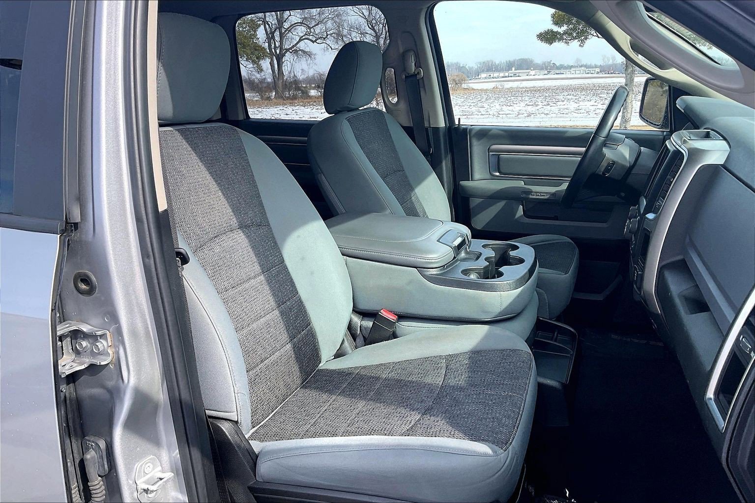 Used 2019 RAM 1500 Classic SLT w/ Luxury Group image 8