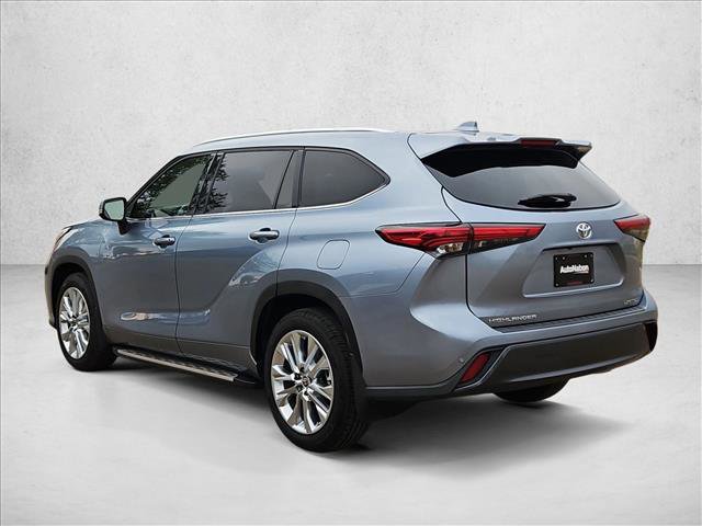 Used 2023 Toyota Highlander Limited FWD image 8