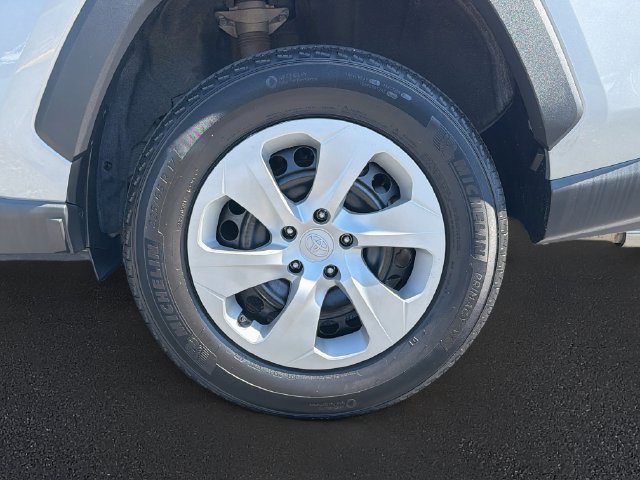Used 2025 Toyota RAV4 LE AWD/4WD image 30
