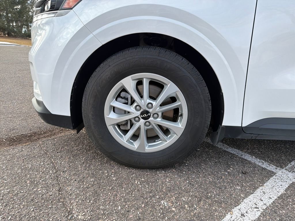 Used 2024 Kia Carnival LX image 26