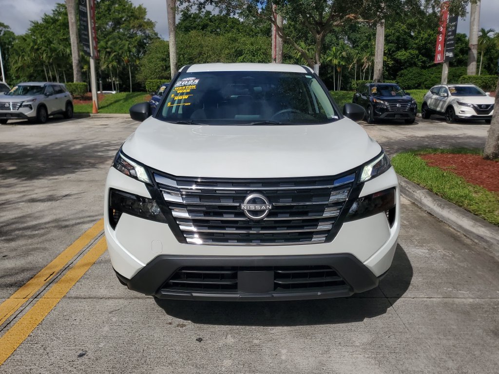 Certified 2025 Nissan Rogue S FWD image 2