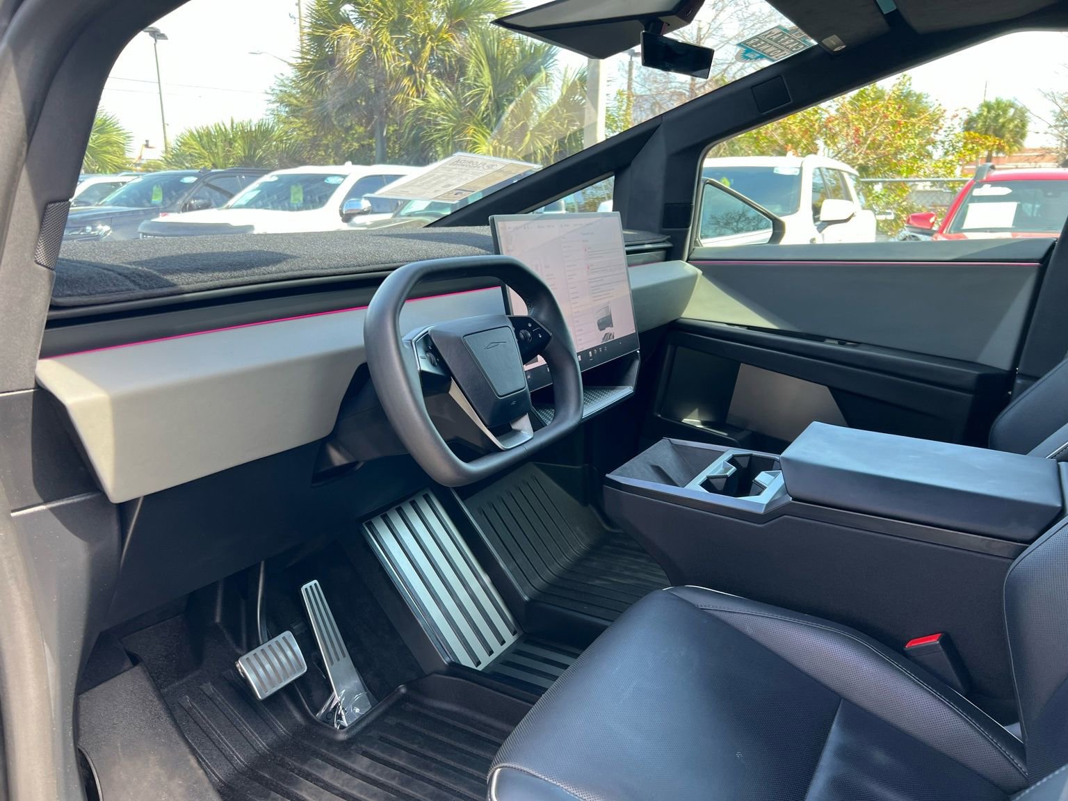 Used 2024 Tesla Cybertruck AWD Crew Cab image 33
