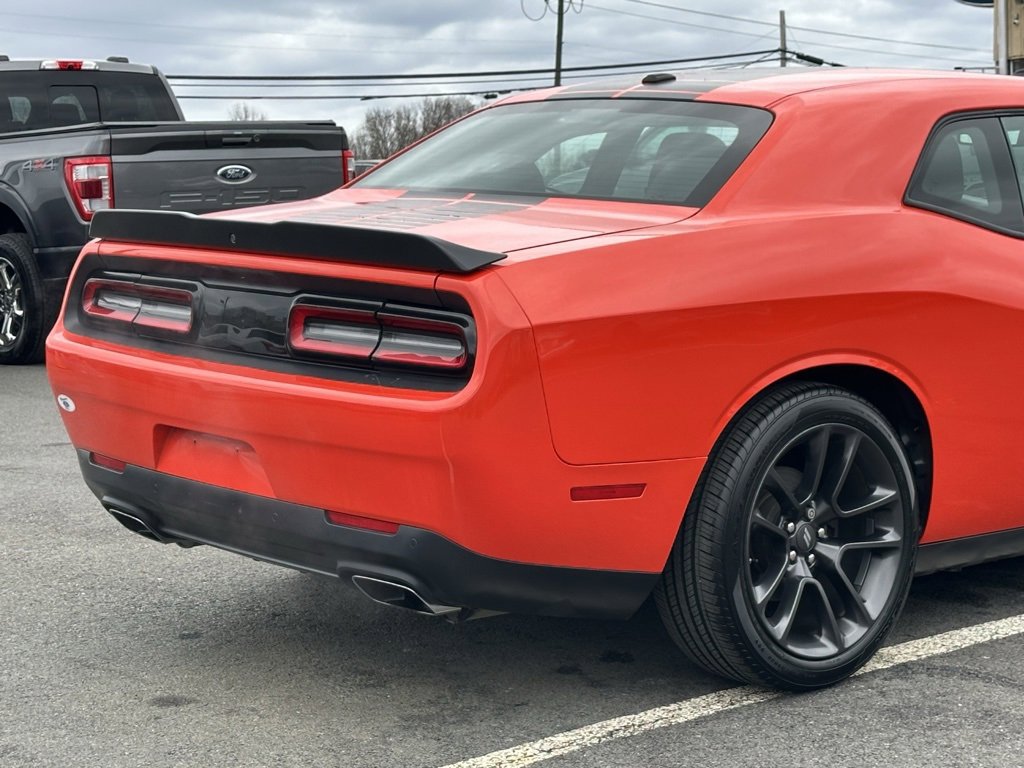 Used 2018 Dodge Challenger R/T w/ Blacktop Package image 32