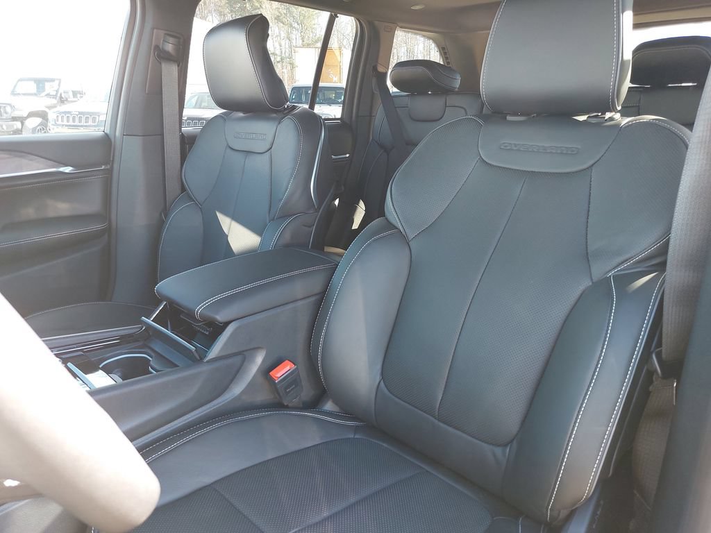 New 2024 Jeep Grand Cherokee Overland w/ Luxury Tech Group IV AWD/4WD image 15