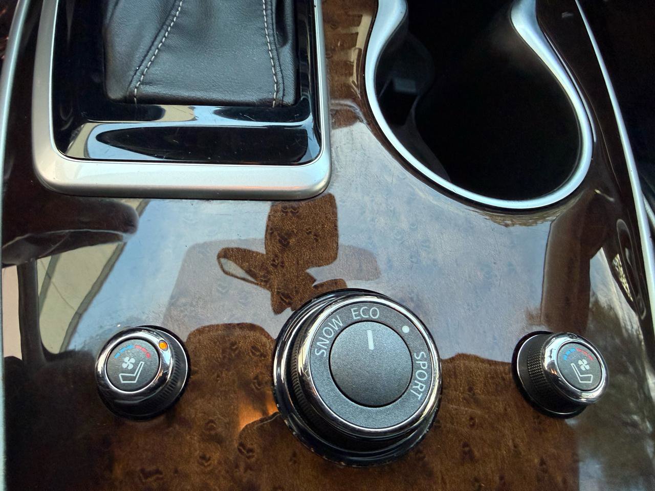 Used 2017 INFINITI QX60 Luxe w/ Deluxe Technology Package image 34