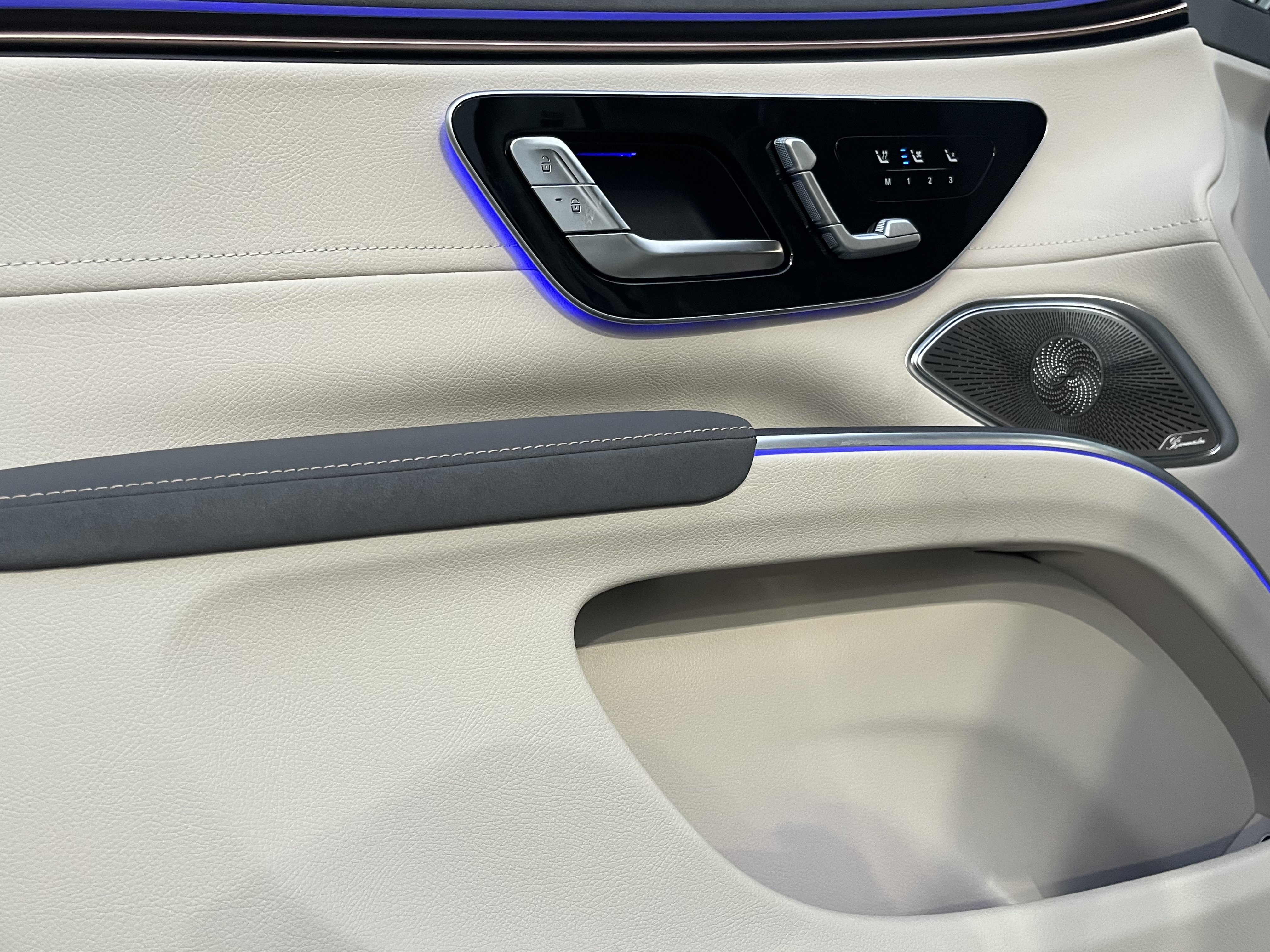 New 2026 Mercedes-Benz EQS 400 4MATIC SUV image 11