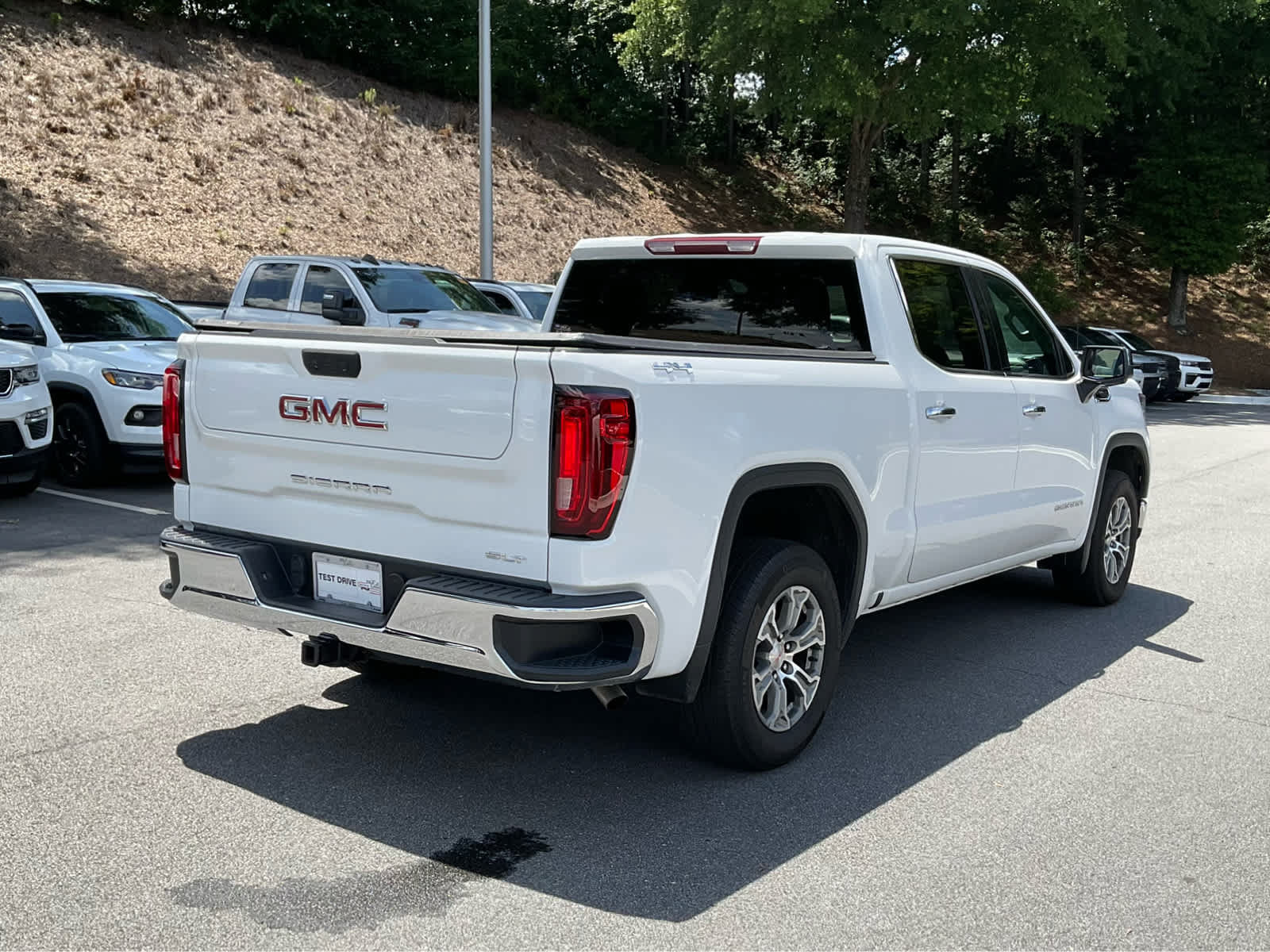 Used 2024 GMC Sierra 1500 SLT AWD/4WD image 5