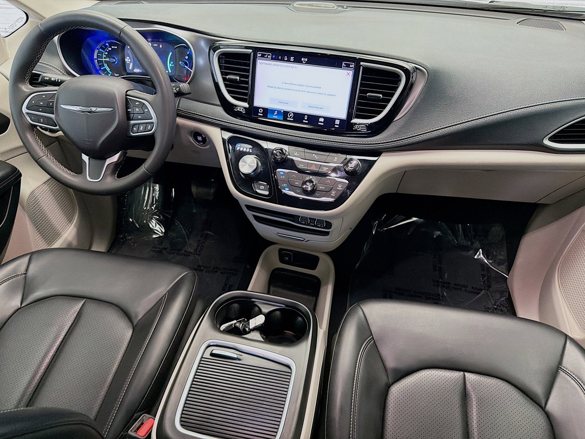 Used 2023 Chrysler Pacifica Touring-L image 12