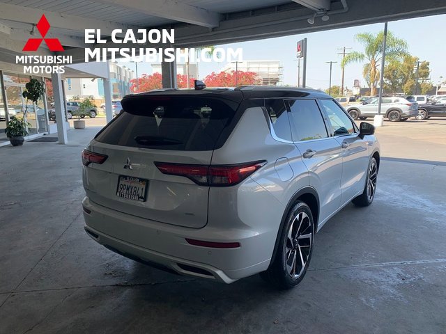Used 2024 Mitsubishi Outlander SEL image 3