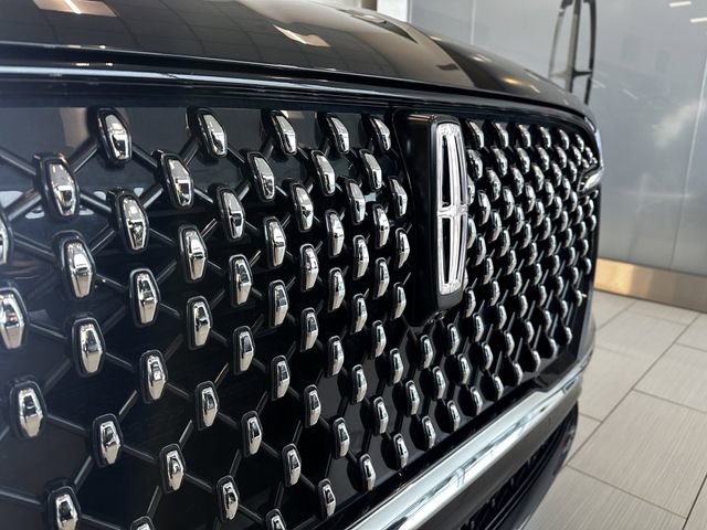 Certified 2025 Lincoln Aviator Black Label image 11