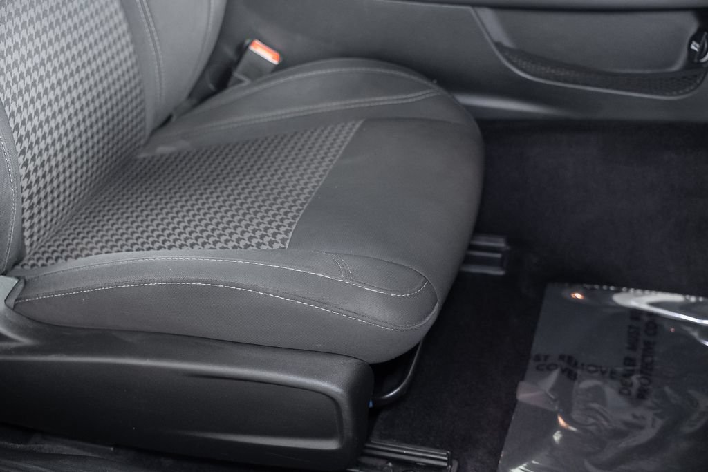 Used 2016 Dodge Challenger SXT RWD image 27