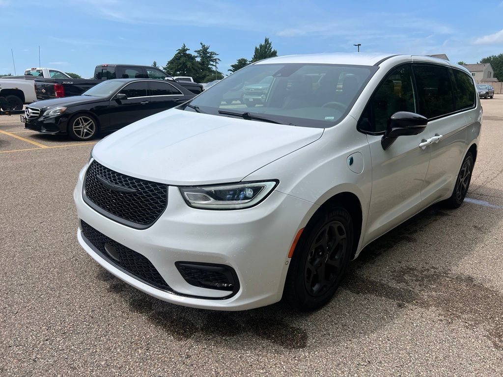 Used 2024 Chrysler Pacifica Limited FWD image 7