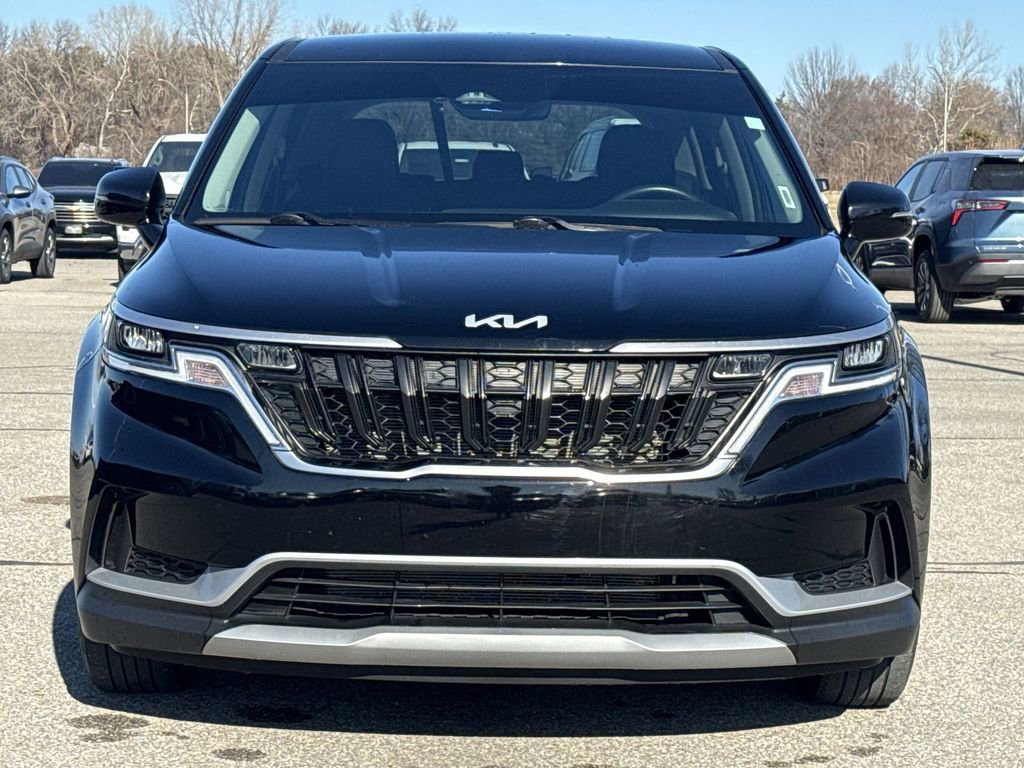 Used 2024 Kia Carnival LX image 3