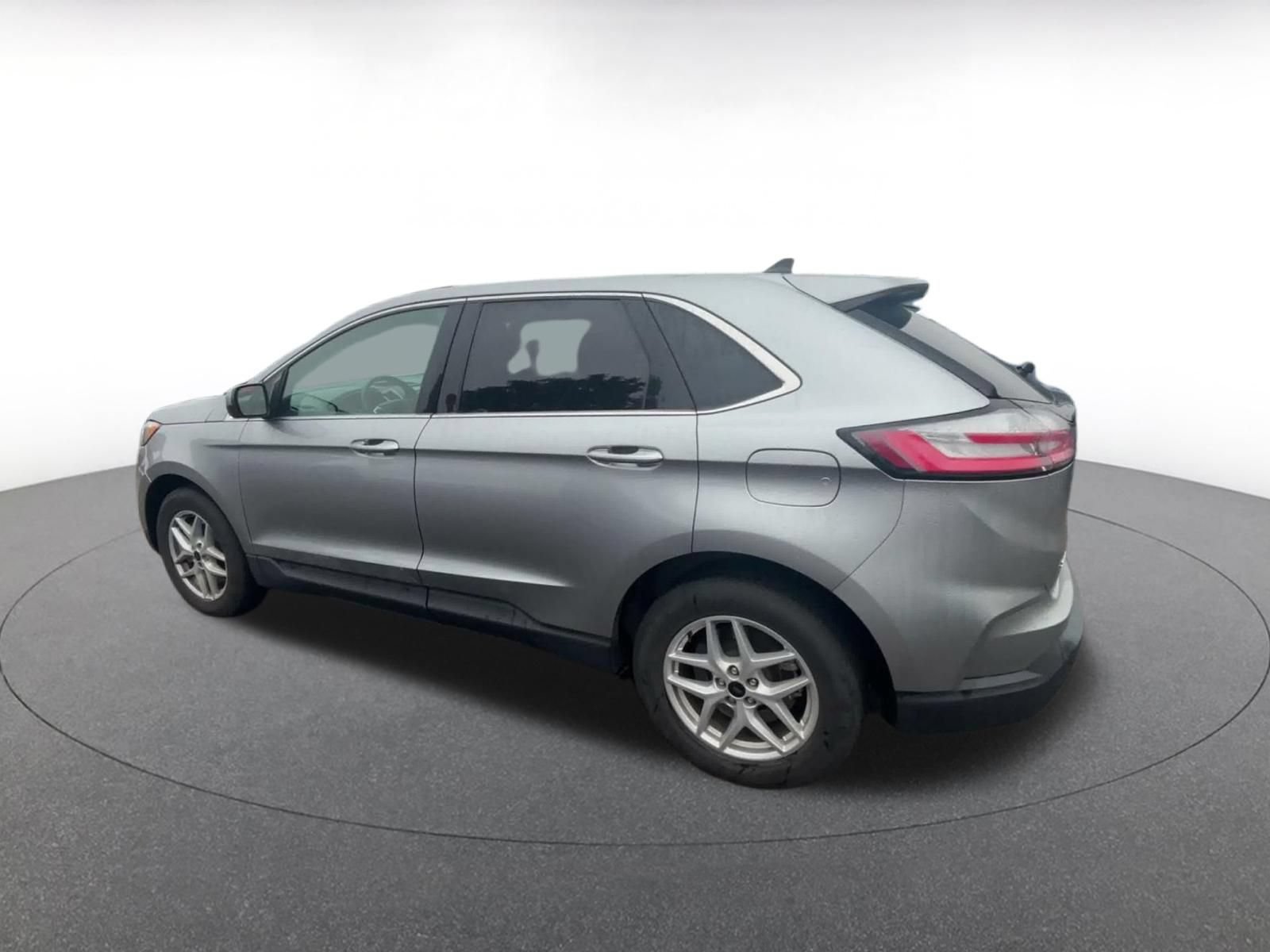 Used 2024 Ford Edge SEL AWD/4WD image 9