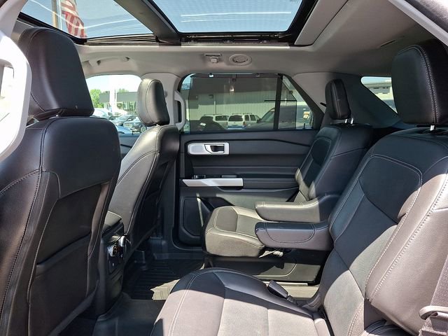 Used 2024 Ford Explorer Limited w/ Limited Technology Package RWD image 10