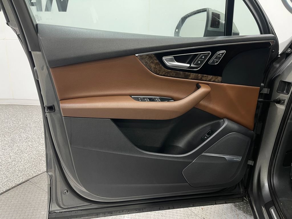 Used 2018 Audi Q7 3.0T Premium Plus w/ Premium Plus Package image 16