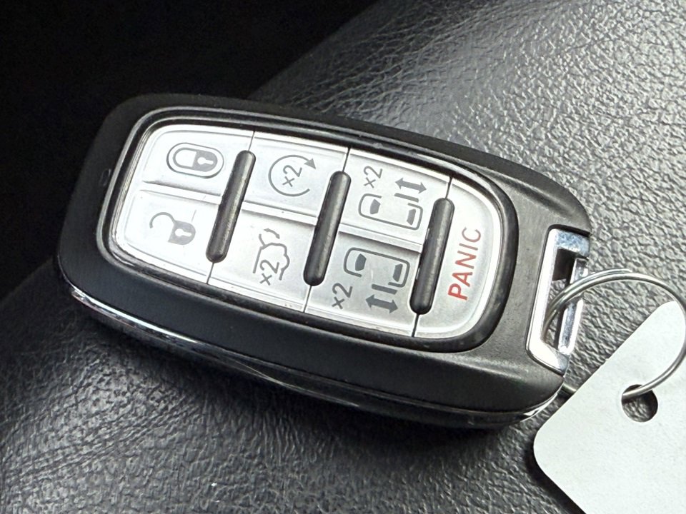 Used 2020 Chrysler Pacifica Touring-L Plus image 37