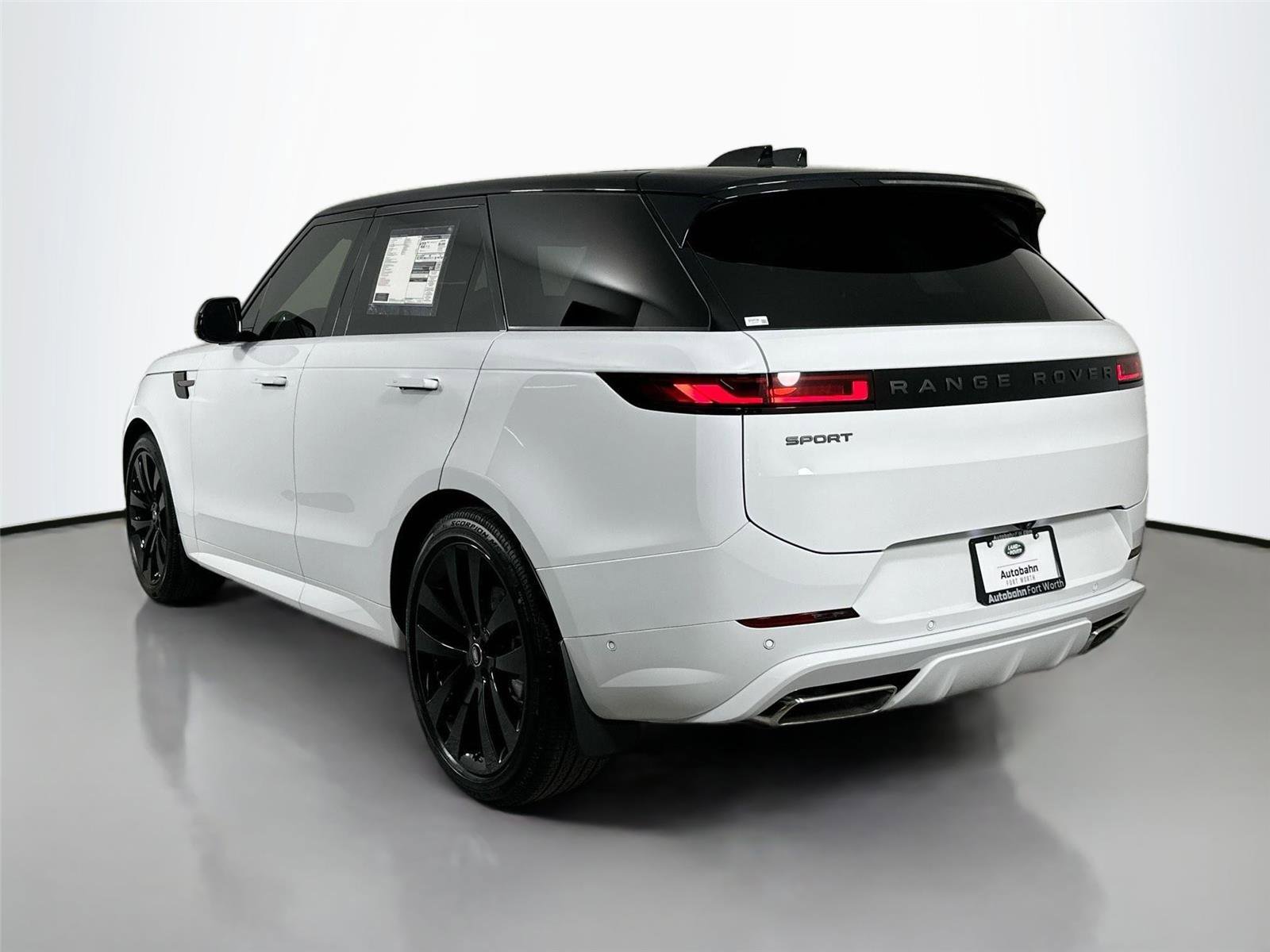 Certified 2025 Land Rover Range Rover Sport Dynamic SE AWD/4WD image 4