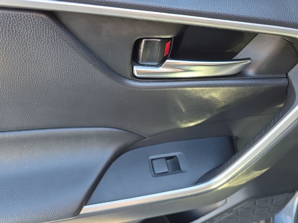 Used 2021 Toyota RAV4 XLE image 33