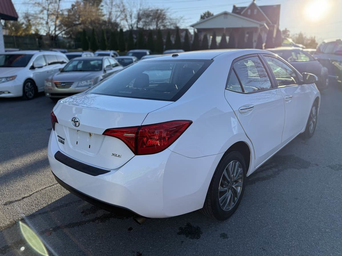 Used 2018 Toyota Corolla XLE image 7