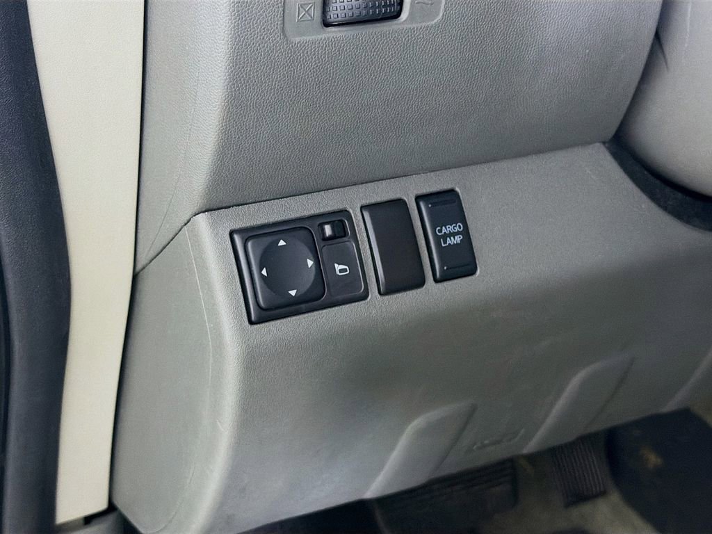 Used 2015 Nissan Frontier SL image 12