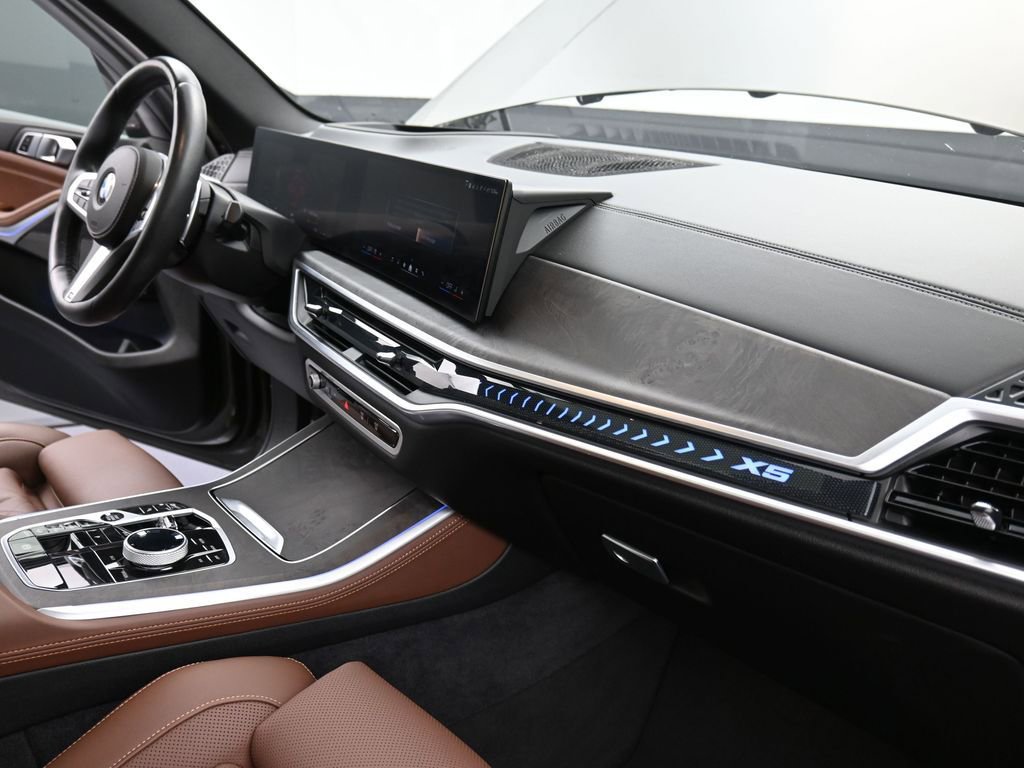 Used 2024 BMW X5 xDrive40i w/ Executive Package image 21