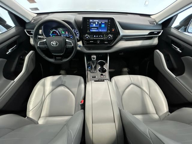 Used 2021 Toyota Highlander XLE AWD/4WD image 15