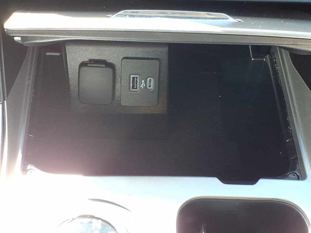 Used 2022 Ford Explorer Limited w/ Equipment Group 301A AWD/4WD image 20