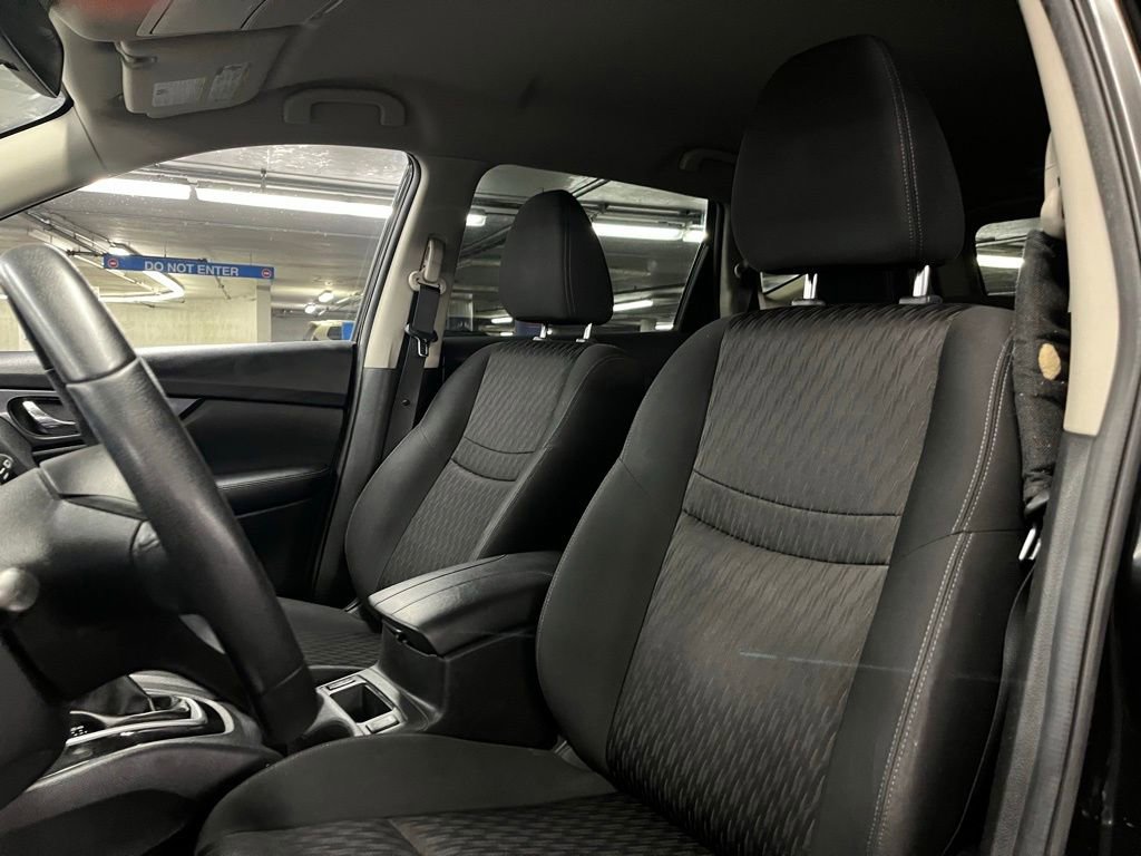 Used 2020 Nissan Rogue SV FWD image 18