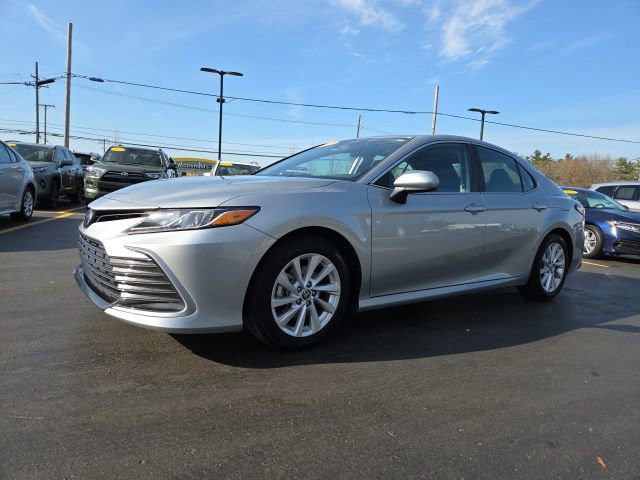 Used 2021 Toyota Camry LE image 3