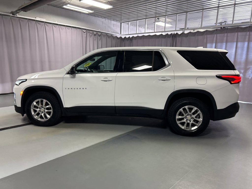 Used 2023 Chevrolet Traverse LS FWD image 4