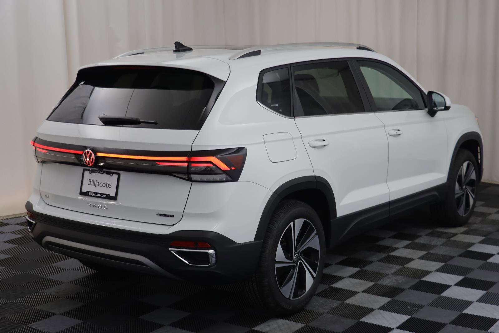 New 2026 Volkswagen Taos SE image 16