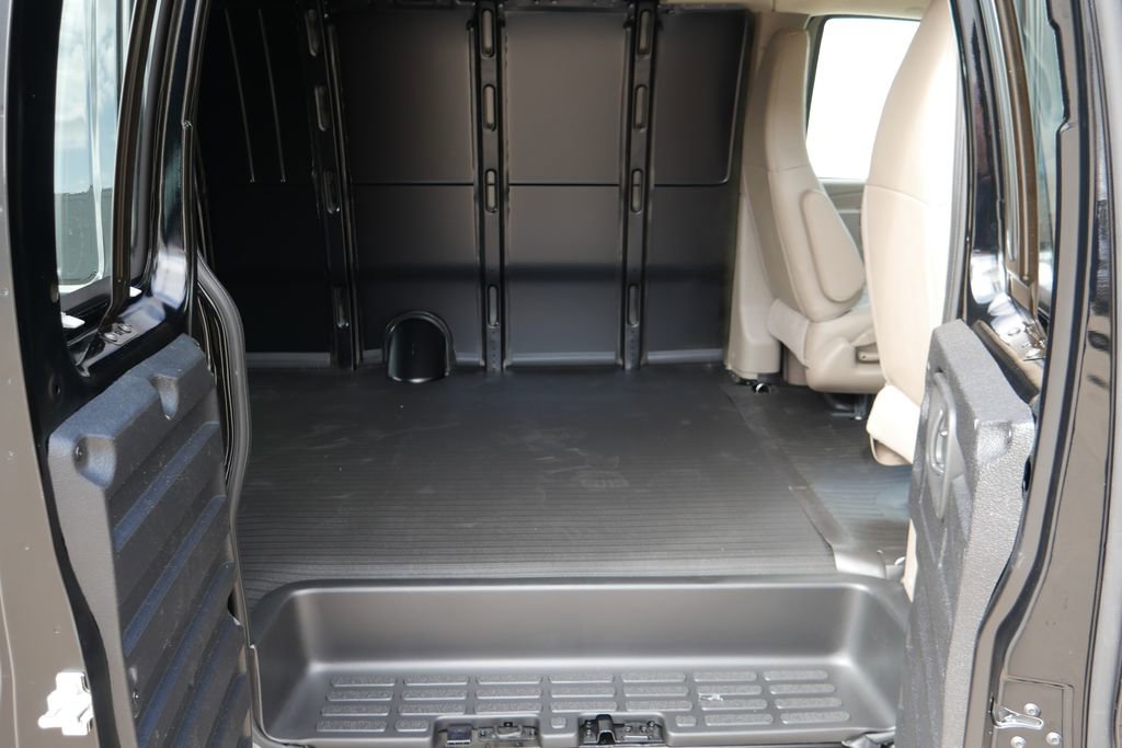 New 2026 Chevrolet Express 3500 Extended image 19