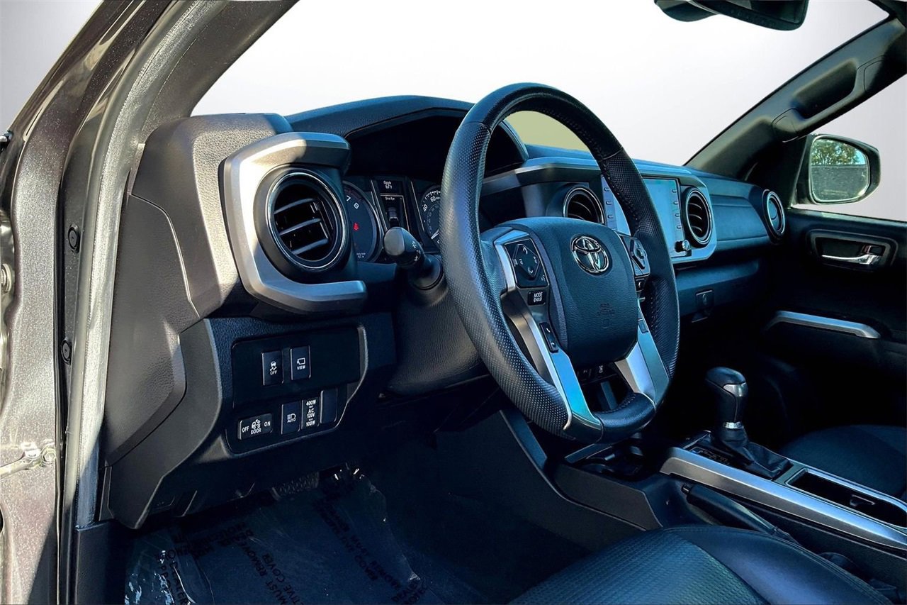 Used 2022 Toyota Tacoma Limited image 18